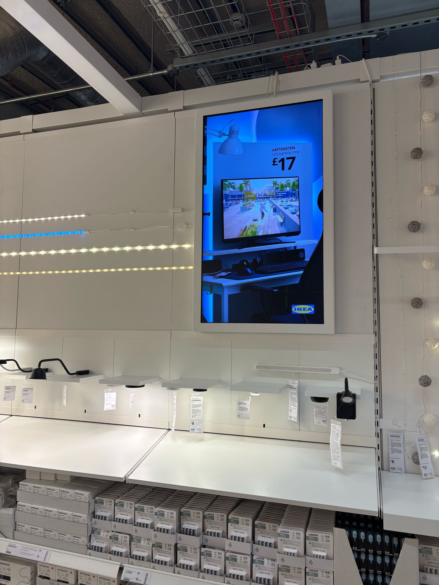 Market Hall Portrait Screen with White Enclosure Framing: United Kingdom - London - Oxford Street