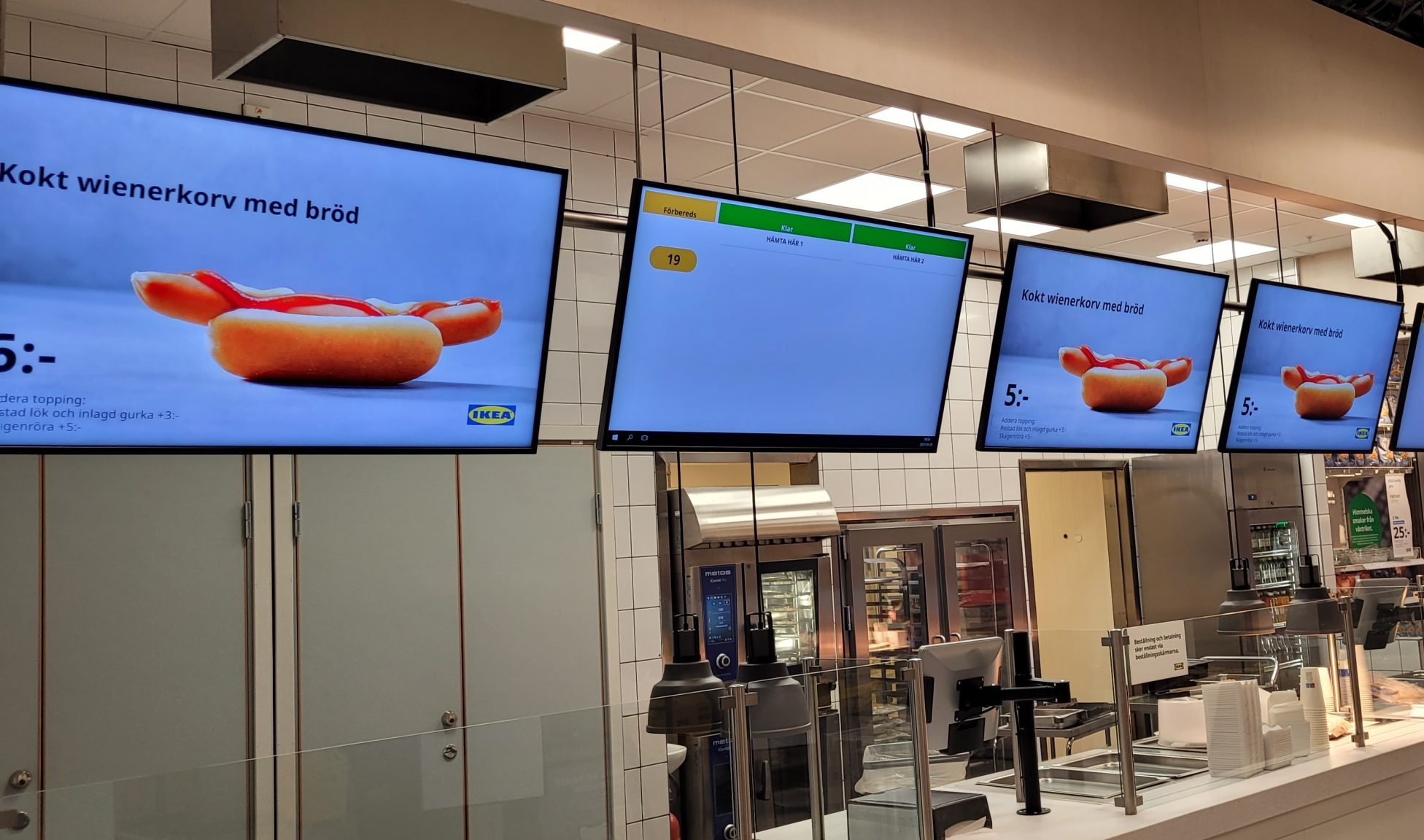 Bsitro Serving Line: Sweden