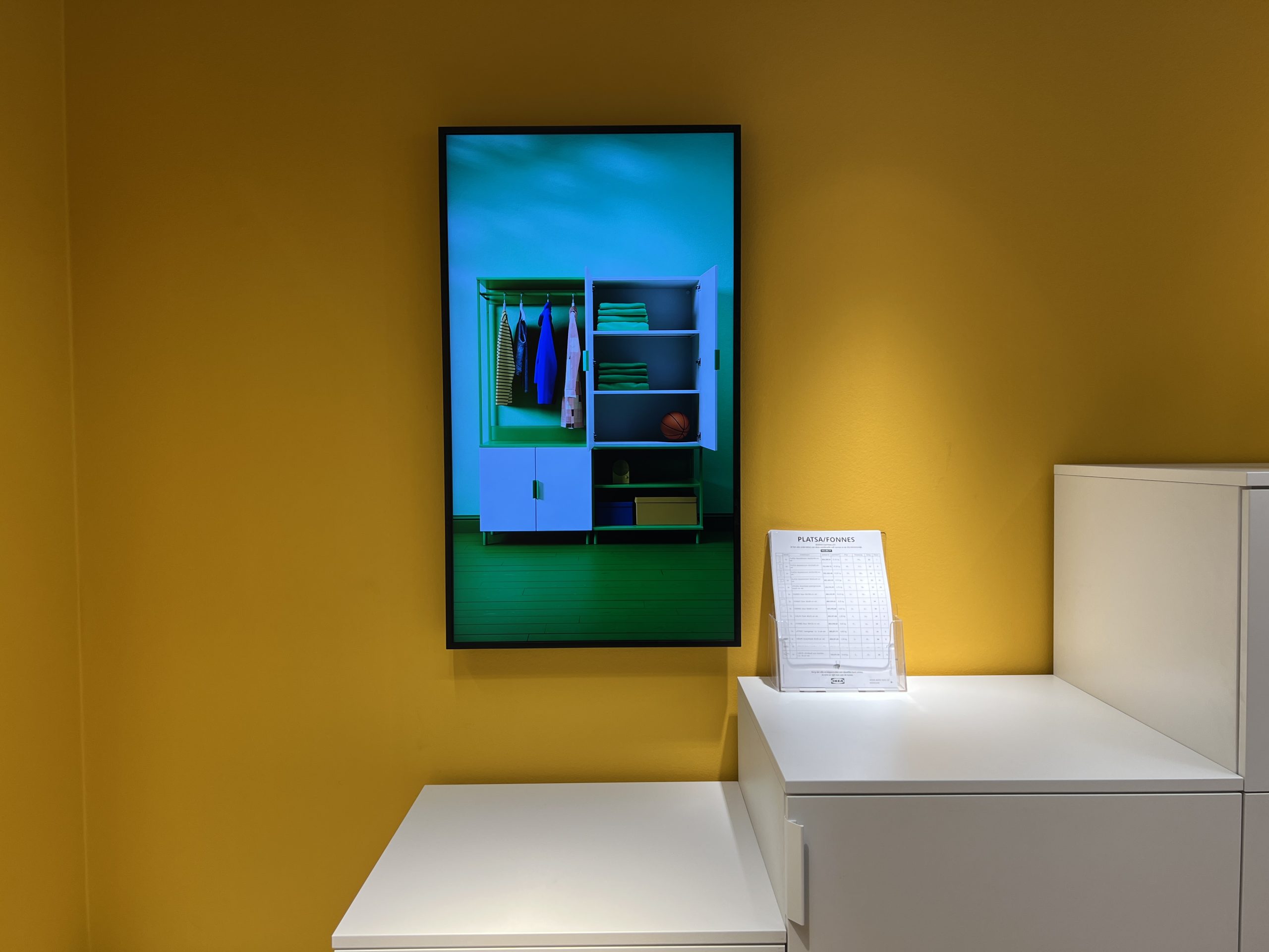 43" Portrait Screen - Wardrobe