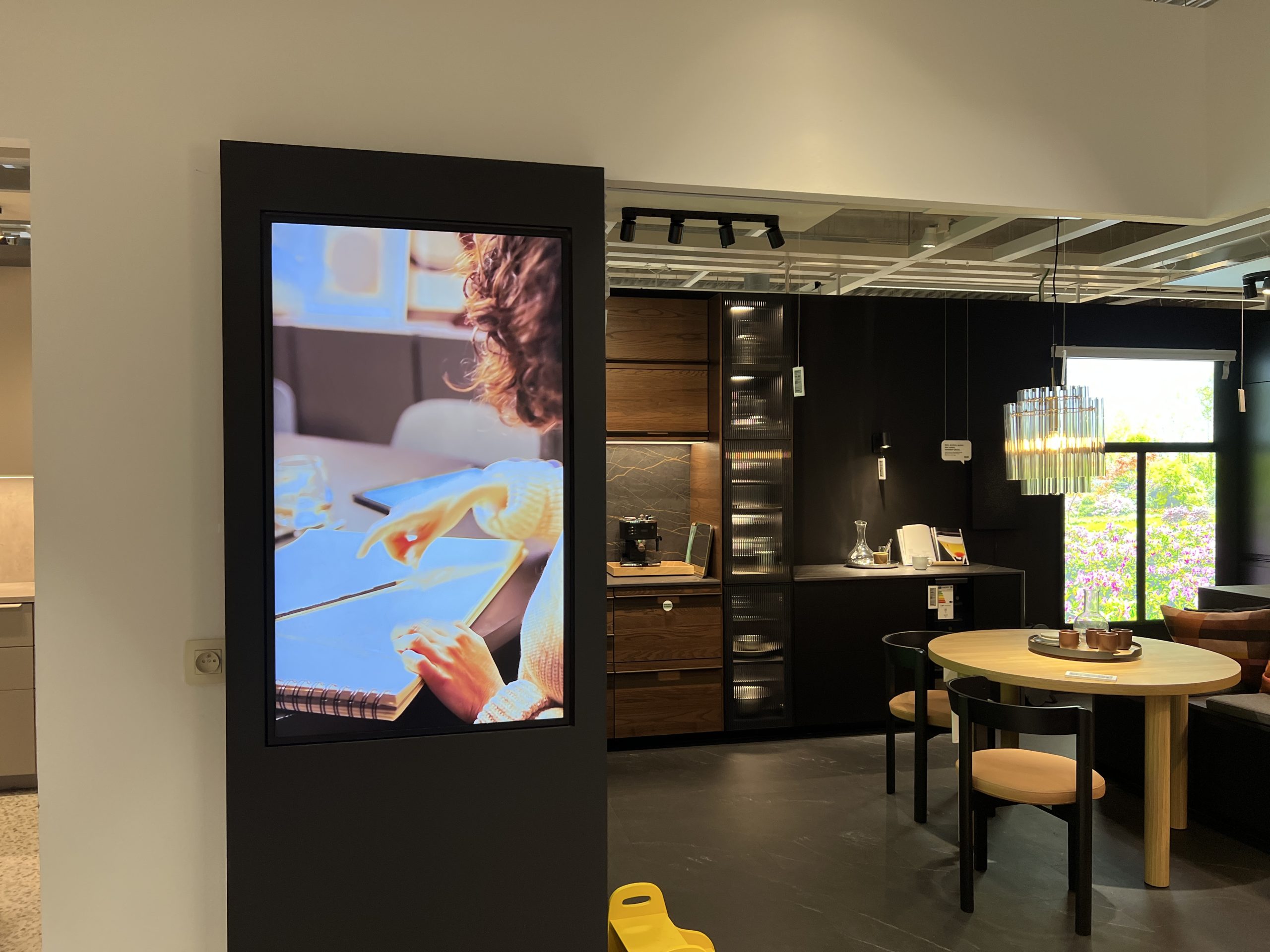 55" Homes Communication Portrait Screen: